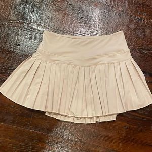 Goldhinge tennis skirt, size small, beige color